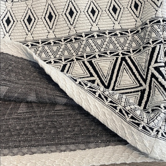 NWOT 41 HAWTHORN Stretchy Embroidered Pencil Skirt L - Picture 3 of 6